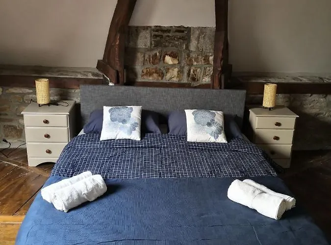 Maison La Motte With Bicycle Parking Bed and Breakfast Saint-Hilaire-du-Harcouët